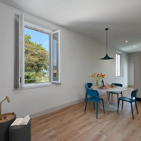 Openhouse Ξενοδοχείο *